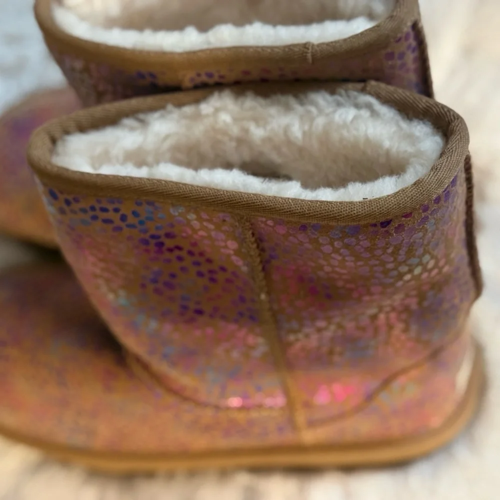 UGG Kids Boots BRAND NEW NEVER WORN with Beautiful Shimmer Pink and Purple Dots